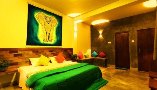Deluxe Double Room (2 Adults + 1 Child)