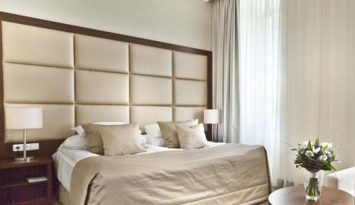 Deluxe Room with Sukkot full meal package