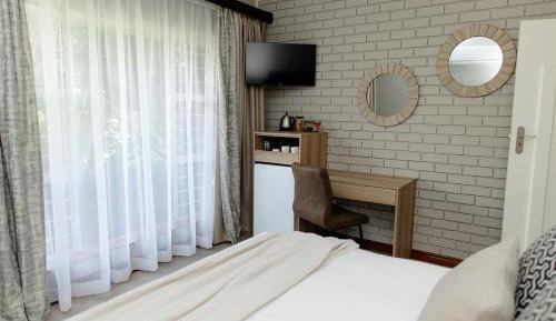 Queen Room with Garden View