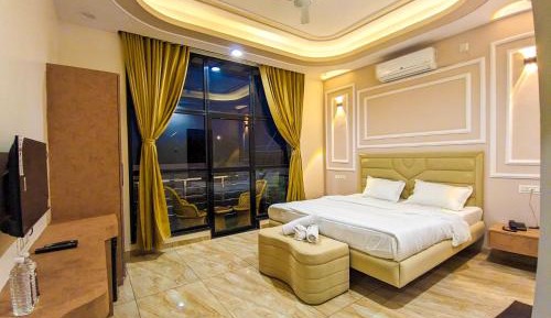 Queen Room with Balcony
