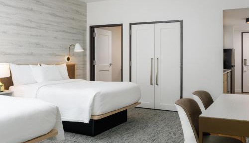 Studio with Two Queen Beds