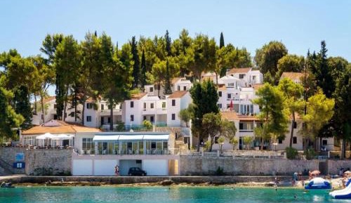 Superior Two-Bedroom Apartment with Mountain View