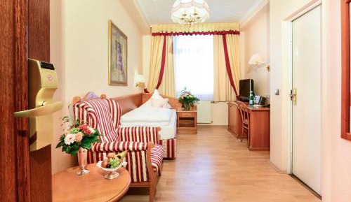 Single Room with Courtyard/City View