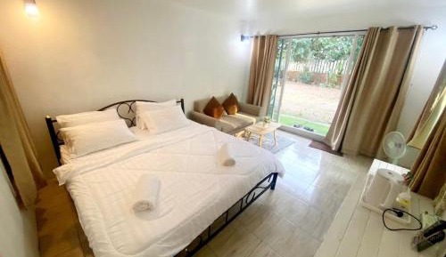 Queen Room with Garden View