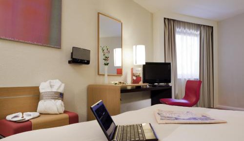 Executive Queen Room With Sofa Bed