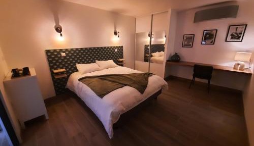 Queen Room with Pool View