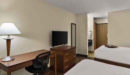 Queen Room with Two Queen Beds - Second Floor/Non-Smoking