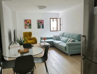 Apartment with Mountain View