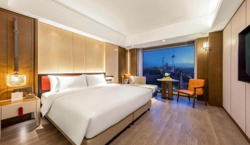 Swiss Advantage King Room with Lake and City Views