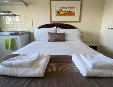 Studio Apartment (2 Adults)