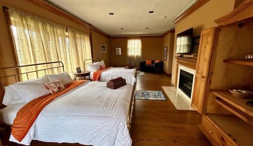 Deluxe Queen Room