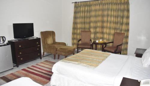 Deluxe Family Room