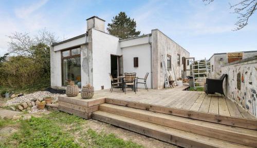 One-Bedroom Holiday Home