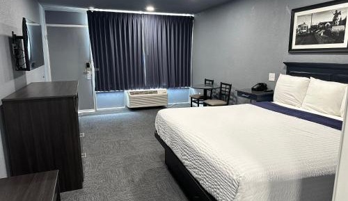 Deluxe King Suite