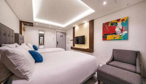 Deluxe Family Room