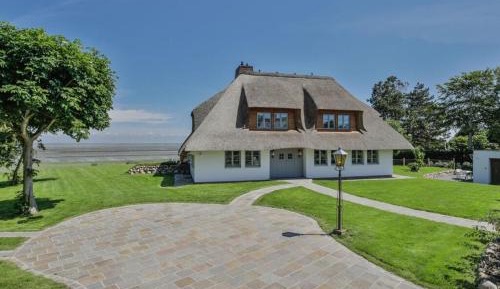 Five-Bedroom Holiday Home