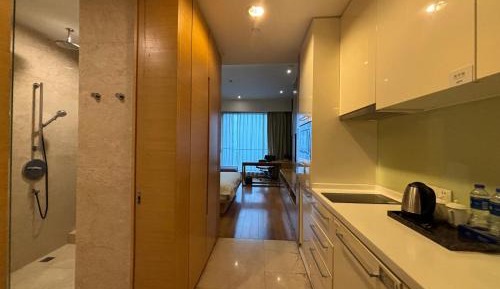 Business Queen Room