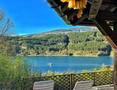 One-Bedroom Apartment with Lake View