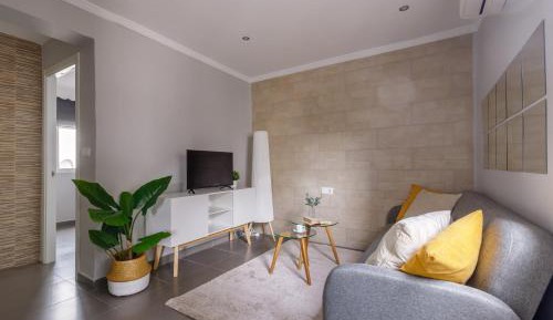 Superior One-Bedroom Apartment