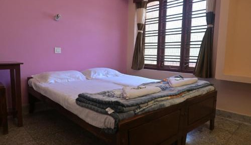 Deluxe Room (2 Adults + 1 Child)