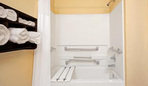King Room - Disability Access - Non-Smoking