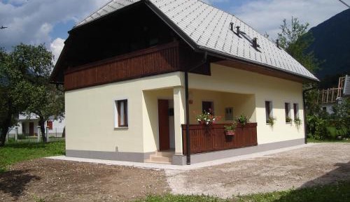 Two-Bedroom Apartment with Mountain View