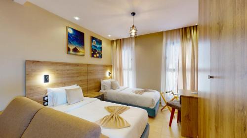 Deluxe Room (2 Adults + 1 Child)