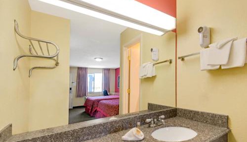 Queen Room with Two Queen Beds - Smoking