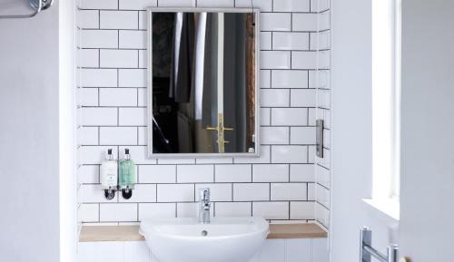 Family Room (2 Adults + 1 Child)