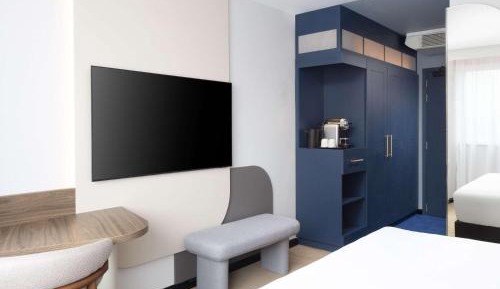 Deluxe Priviledge King Room with Rainfall Shower and High Floor Panorama View