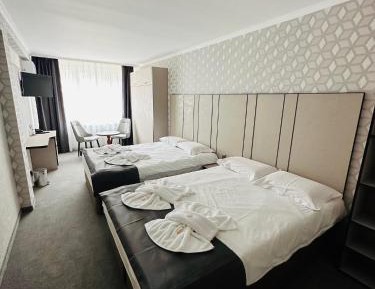 Deluxe Family Room