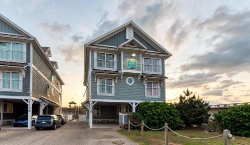 Eight-Bedroom Apartment
