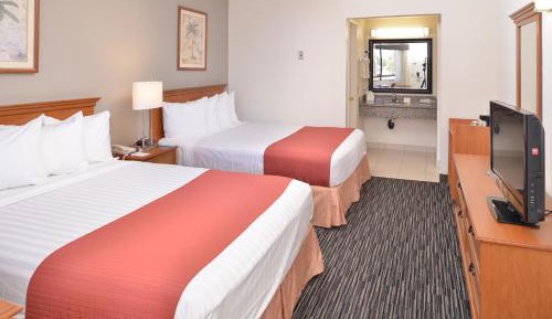 Queen Room with Two Queen Beds - Non-Smoking