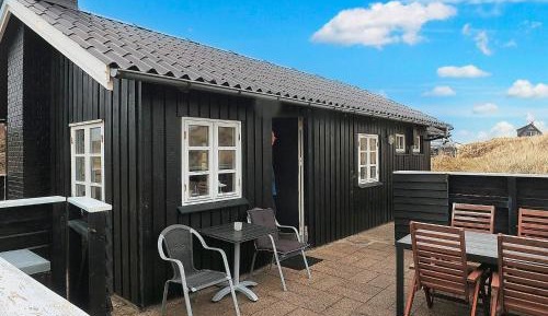 One-Bedroom Holiday Home