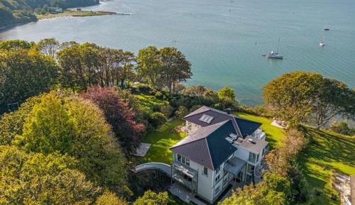 Three-Bedroom Apartment with Sea View