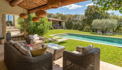 Villa with Garden View