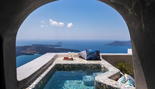 Two-Bedroom Villa with Outdoor Heated Plunge Pool and Caldera View