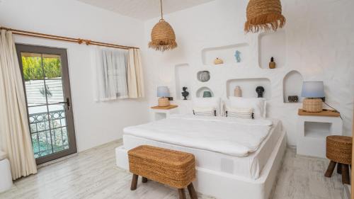 Queen Room with Pool View
