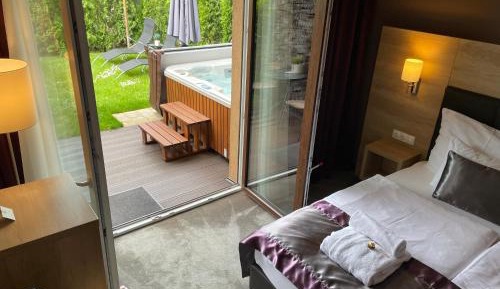King Room with Spa Bath