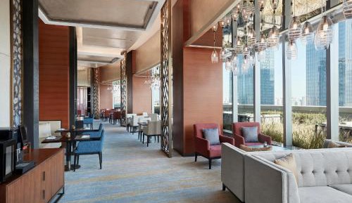 CLUB, Club lounge access, Guest room, 1 King, City view