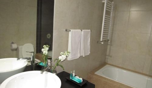 Apartment with Lake View