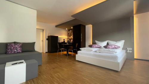 Deluxe Double Room (2 Adults + 1 Child)