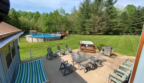 Ten-Bedroom Holiday Home