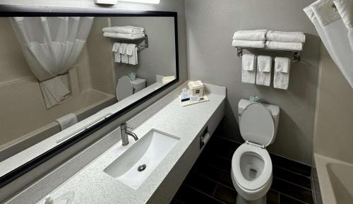 Queen Suite with Two Queen Beds and Sofabed - Non Smoking