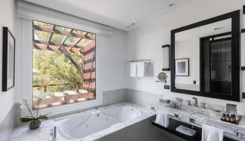 Junior King Suite