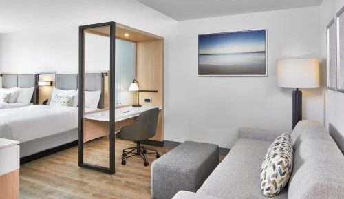 Queen Studio Suite with Trundle Bed and Partial Ocean View