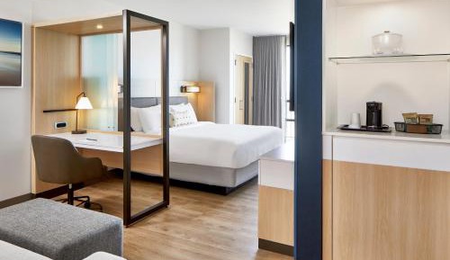 King Studio Suite with Trundle Bed and Partial Ocean View