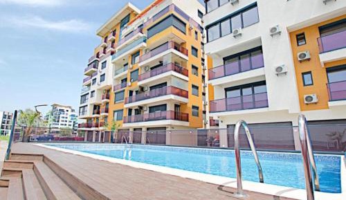 Apartment with Lake View