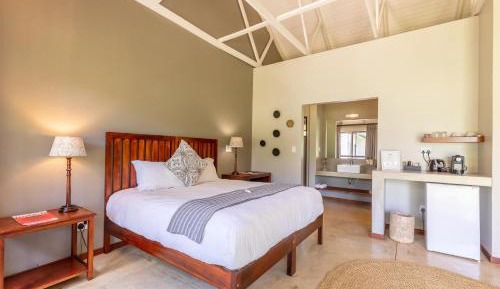 Luxury Double or Twin Room with Pool View