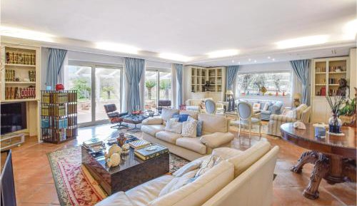 Six-Bedroom Holiday Home